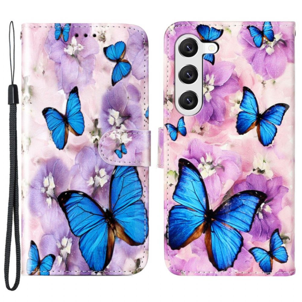 Leren Hoesje Samsung Galaxy S24 Plus 5g Blauwe Vlinders En Paarse Bloemen Met Riempje Bescherming Hoesje